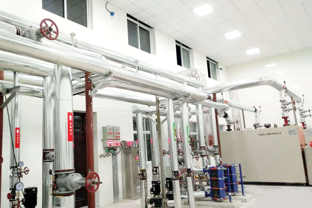 2.8MW燃?xì)庹婵諢崴仩t現(xiàn)場(chǎng)